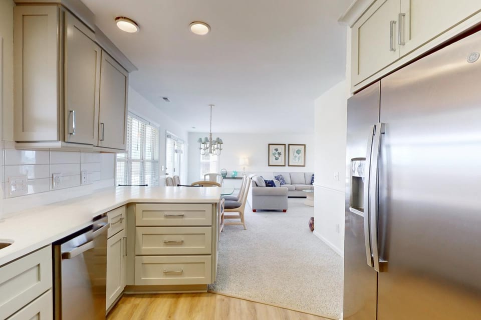 HB126 Mari Inn House in Holden Beach