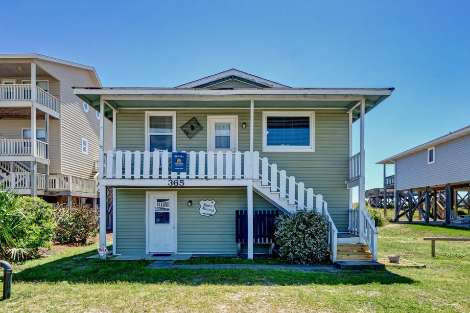 HB132 Myers Moorings House in Holden Beach