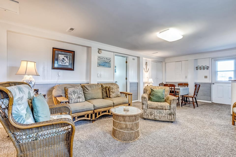 HB132 Myers Moorings House in Holden Beach