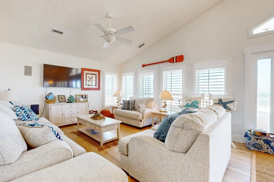 HB148 Queen B by the Sea House in Holden Beach