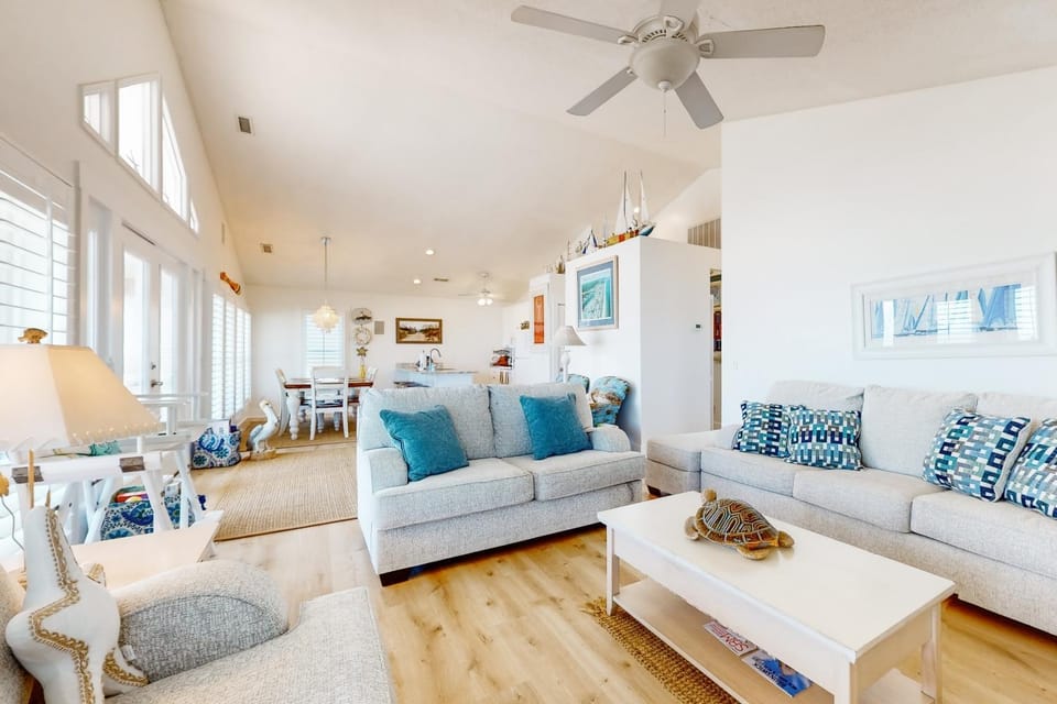 HB148 Queen B by the Sea House in Holden Beach