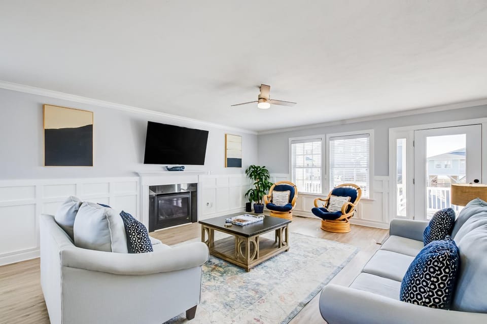 HB157 Sea Breeze House in Holden Beach