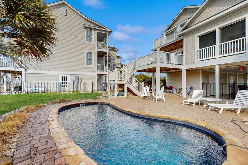 HB151 Salty Breezes House in Holden Beach