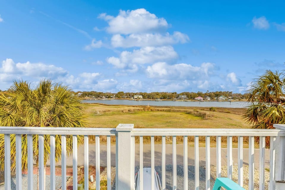 HB151 Salty Breezes House in Holden Beach
