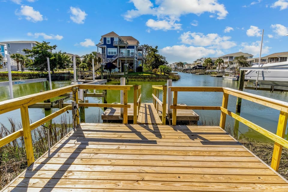 HB151 Salty Breezes House in Holden Beach