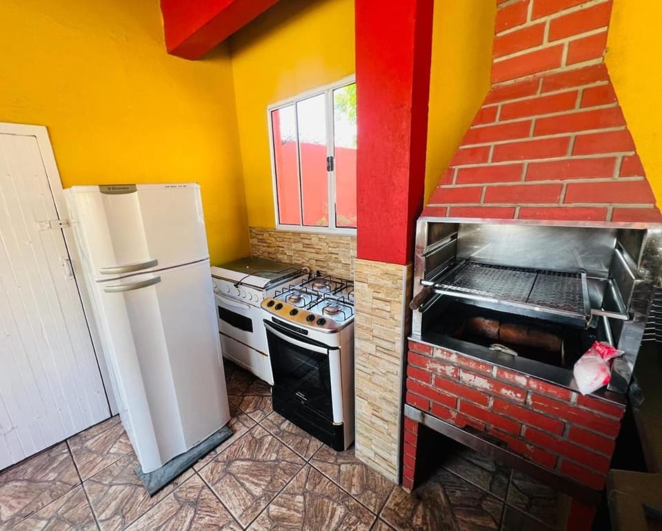Quarto amplo em lindo condomínio, piscina e lazer Apartment in Itanhaém