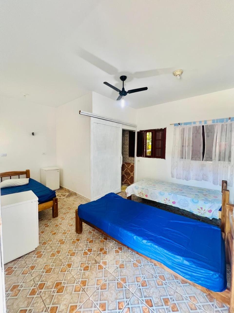 Quarto amplo em lindo condomínio, piscina e lazer Apartment in Itanhaém