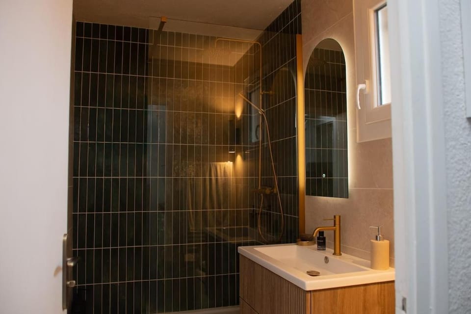 Écrin design et végétal centre Apartment in Valence