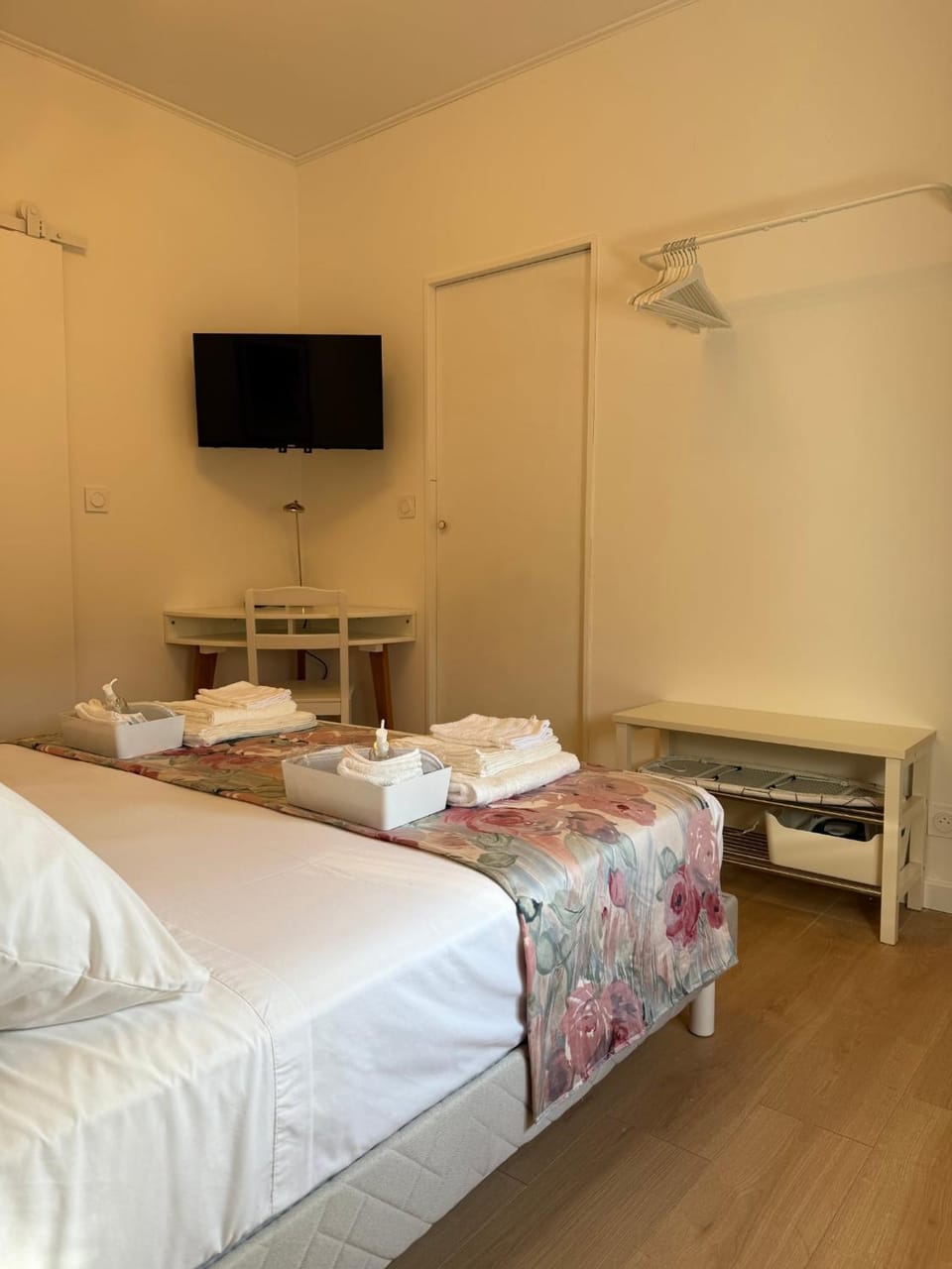 TV and multimedia, Bedroom, storage, towels