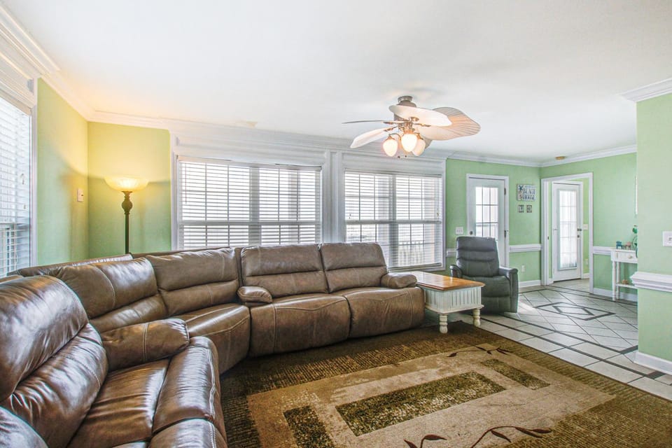 HB173 NC Seaclusion House in Holden Beach