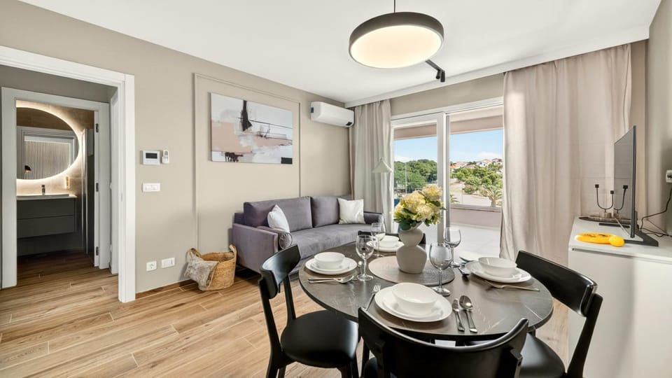 Living room, Photo of the whole room, Seating area, Dining area