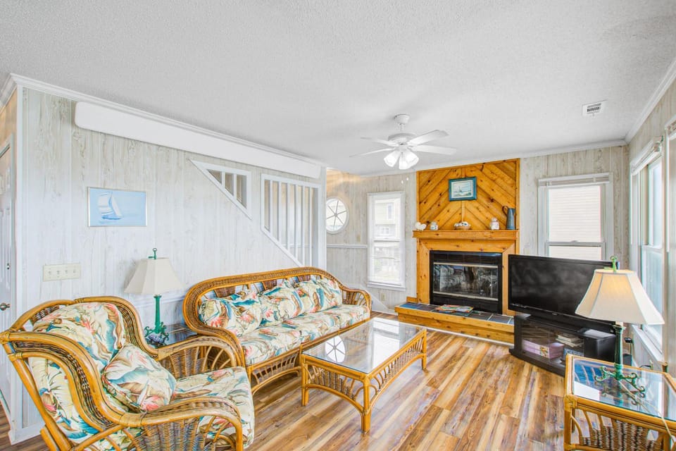 HB180 Shiloh By The Sea House in Holden Beach