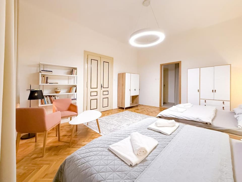 Picasso Residence XXL 100m2 Apartment in Prague