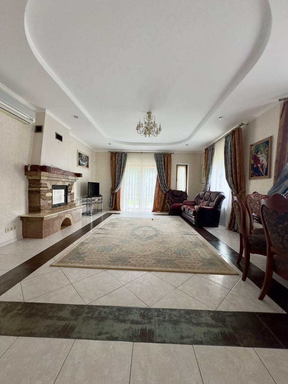 Communal lounge/ TV room