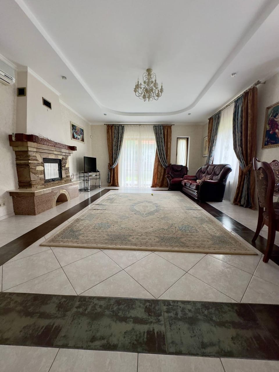 Communal lounge/ TV room