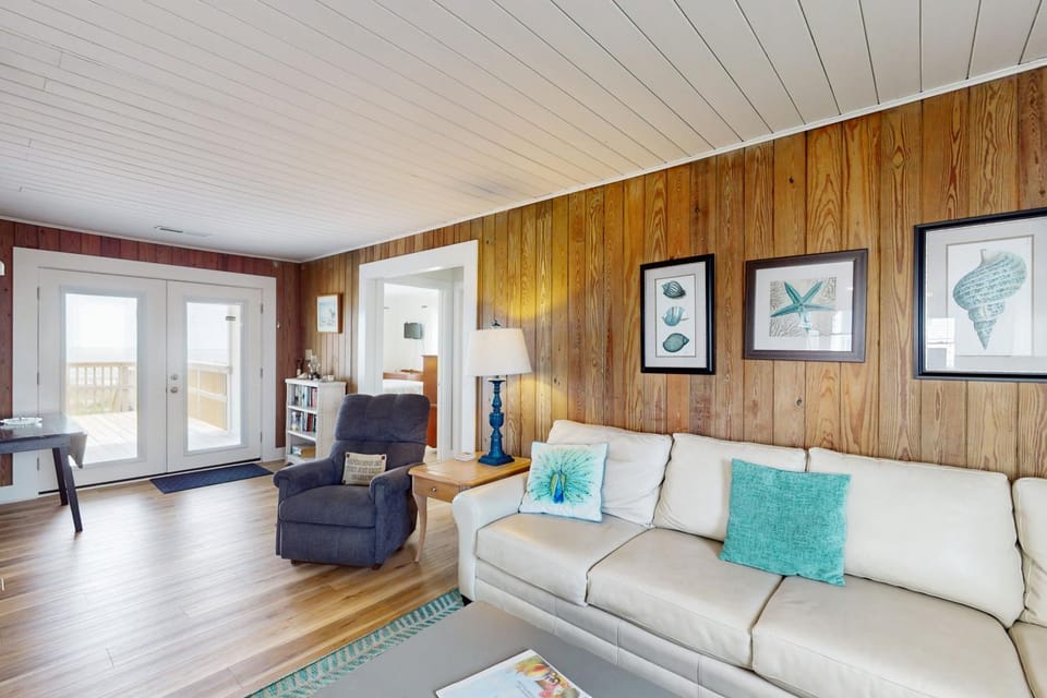 HB183 Smith-Sun-Ian House in Holden Beach