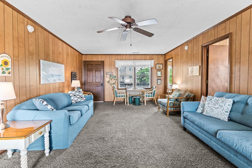 HB190 Sunflower House in Holden Beach