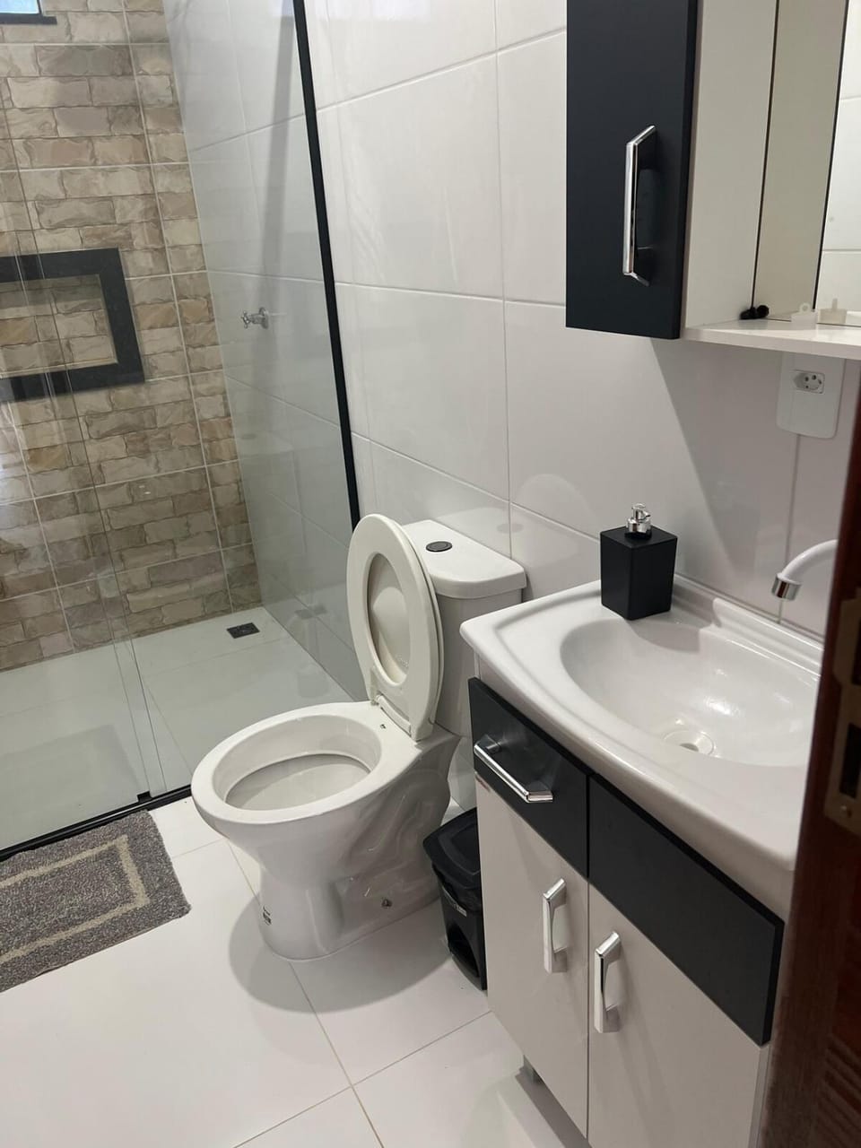 Casa Nova, com cozinha planejada, bem localizada! House in Foz do Iguaçu