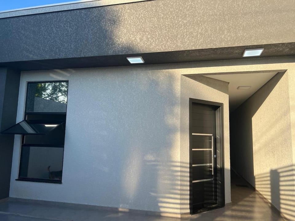 Casa Nova, com cozinha planejada, bem localizada! House in Foz do Iguaçu