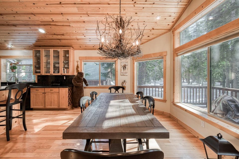 Kindred Pines at Tahoe Donner by Tahoe Getaways - 3BR with Pool Table & HOA House in Truckee