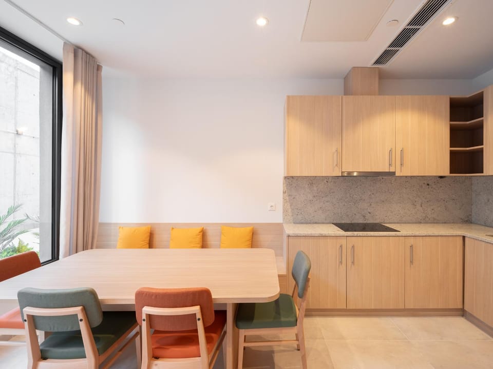 Kitchen or kitchenette, Seating area
