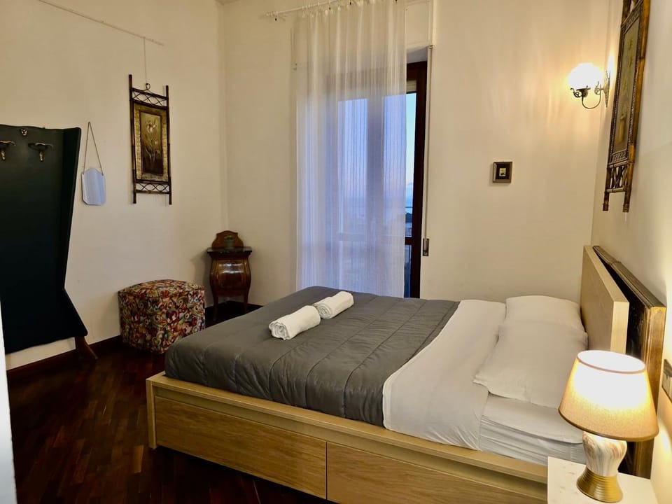 Bed, Balcony/Terrace, Bedroom, Sunset, heating, locker