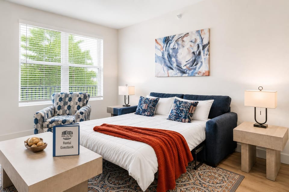 Bed, Living room