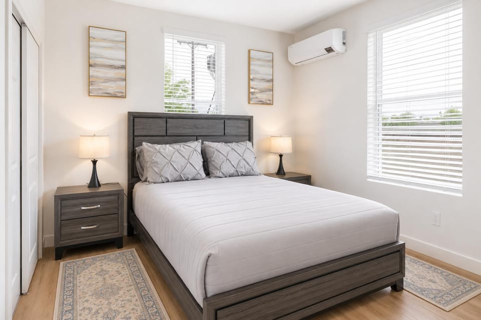 Bed, Bedroom, air conditioner