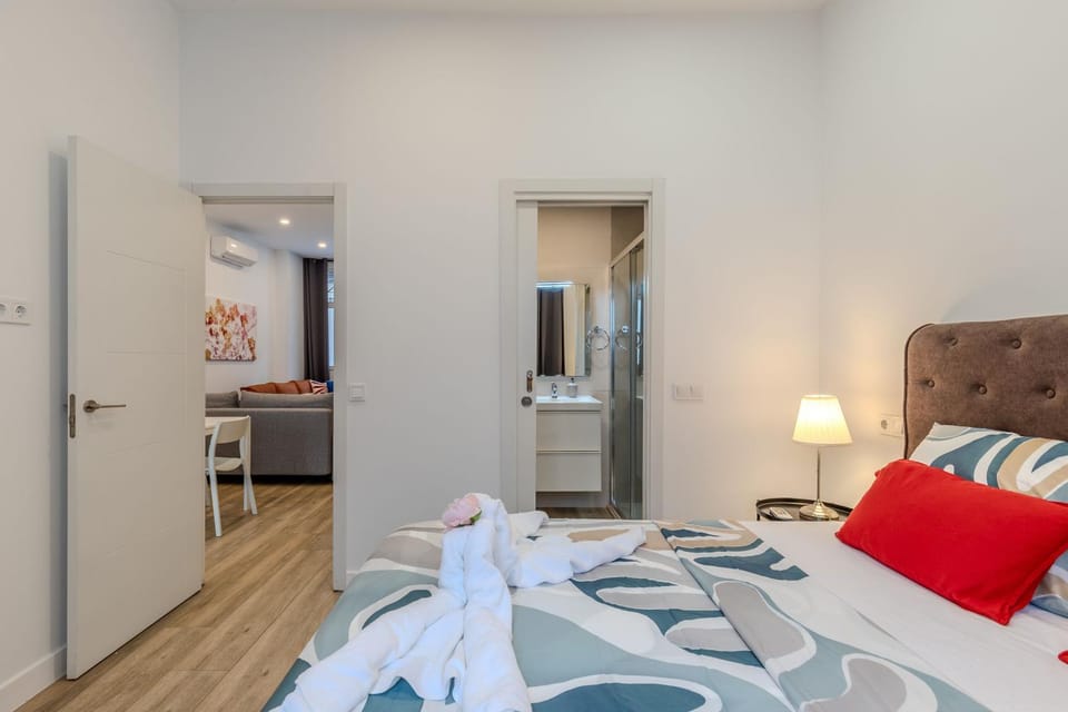 Bed, Living room, Photo of the whole room, Seating area, Bedroom, towels, wardrobe