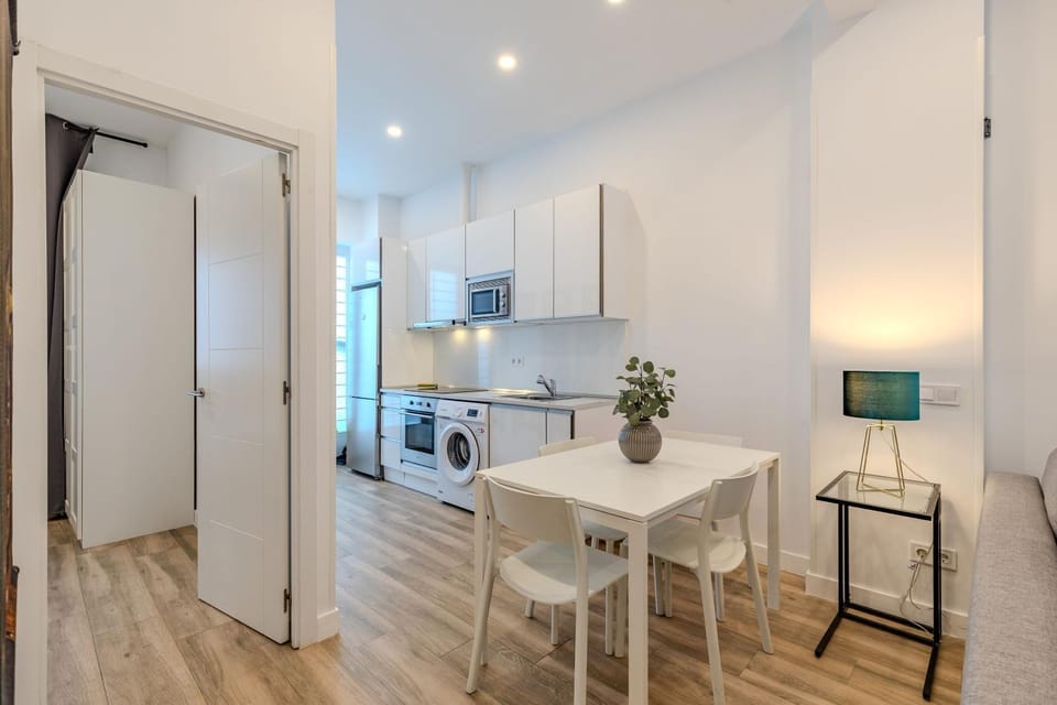 TV and multimedia, Kitchen or kitchenette, Dining area, oven, pet friendly, stove