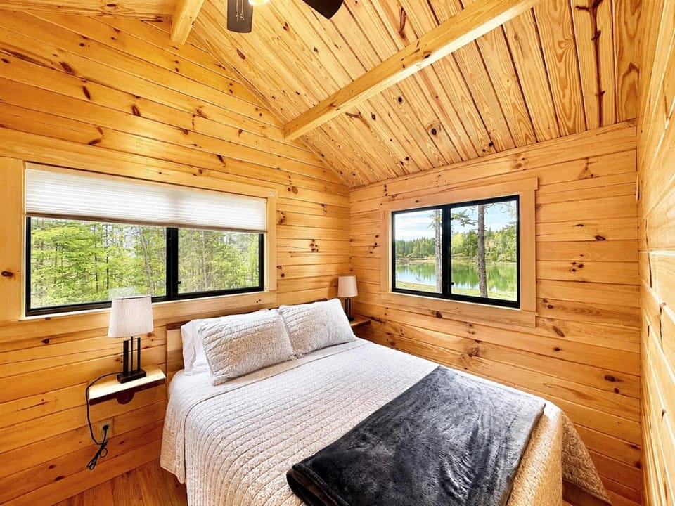 Oceanfront Sunset View Cabin Cabin in Harrington