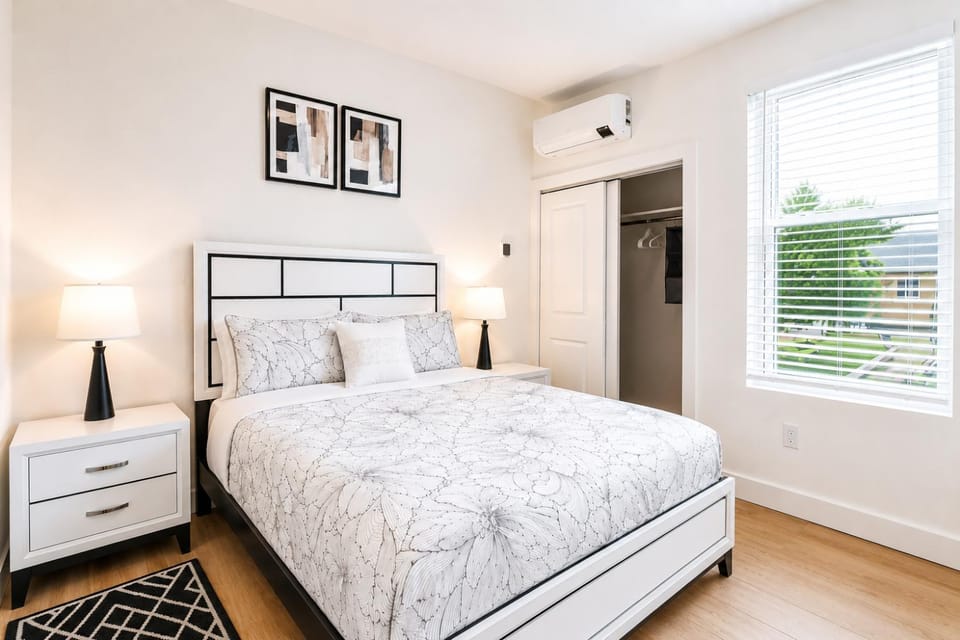 Bed, Bedroom, air conditioner