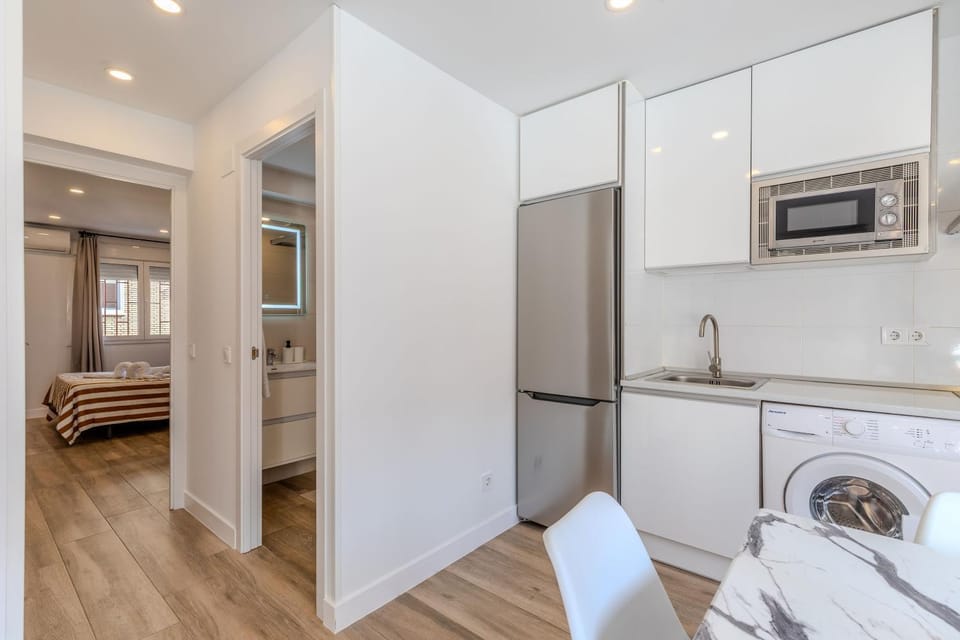 Bed, Kitchen or kitchenette, Photo of the whole room, Bedroom, oven, pet friendly, towels, wardrobe