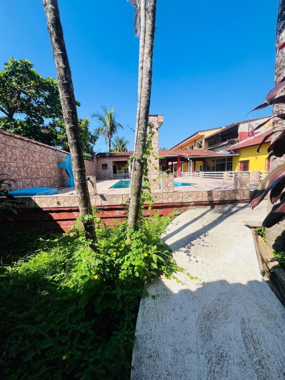 Quarto para 4 pessoas com piscina e área de lazer Apartment in Itanhaém