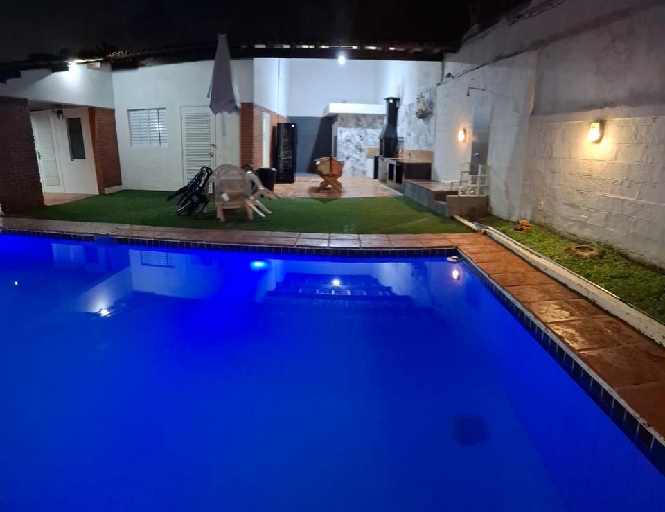 Guarujá a 200m da Praia com Piscina House in State of São Paulo