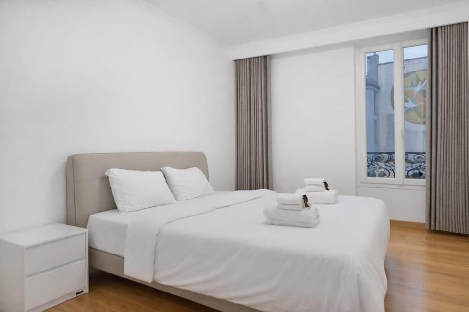 Cozy & Comfortable 2BR Apartment for 6 Guests in Pantin near Metro Apartment in Pantin