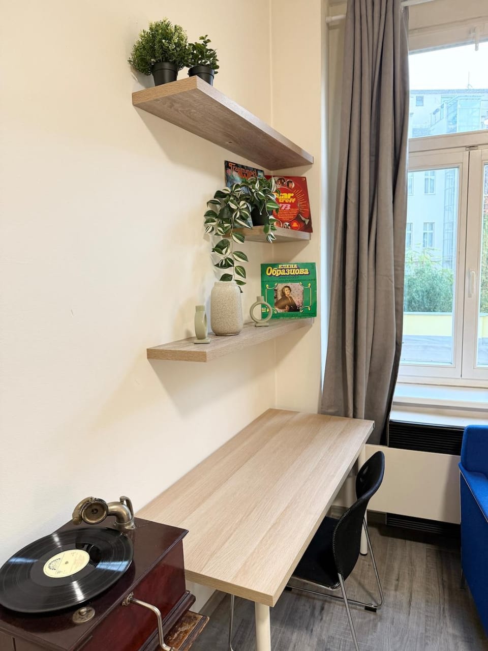 RETRO Boho style St Clement with a green oasis Apartment in Prague