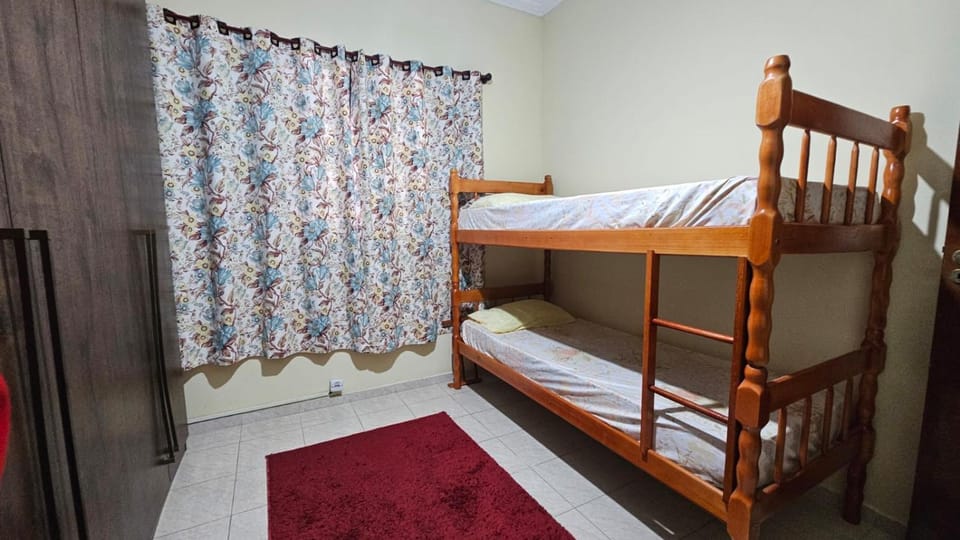 Bedroom, bunk bed