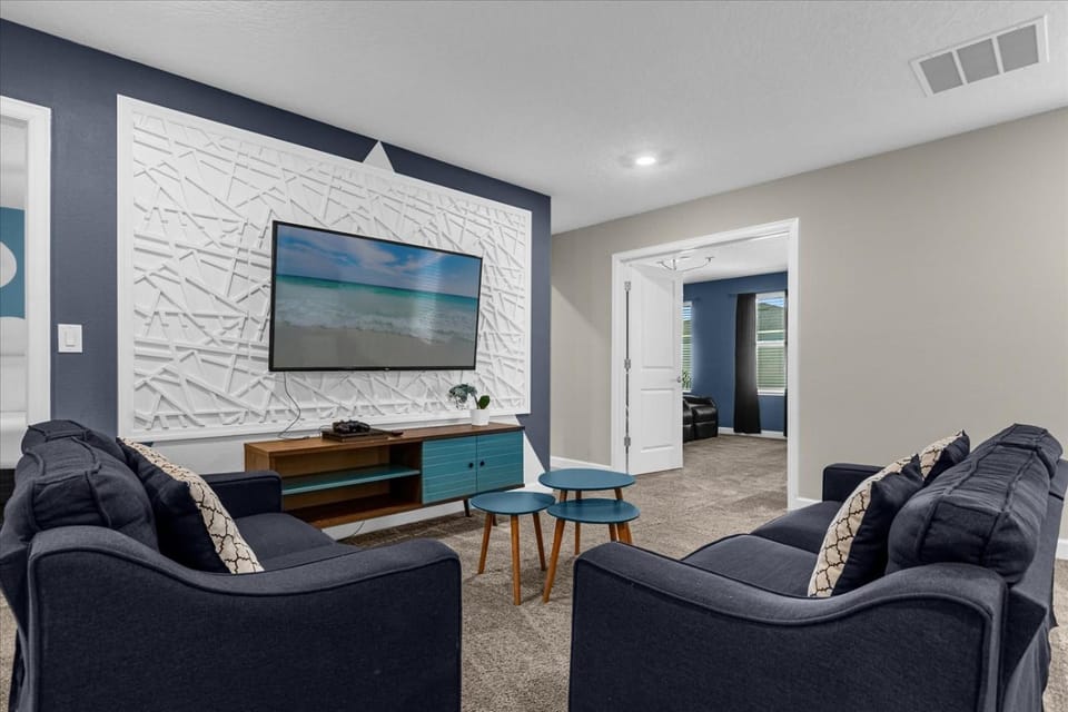 Family Fun Fortress at Champions Gate -Theater - Game Room - Pool & Spa - Walk to Waterpark House in Four Corners