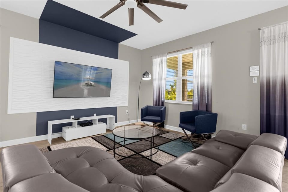 Family Fun Fortress at Champions Gate -Theater - Game Room - Pool & Spa - Walk to Waterpark House in Four Corners