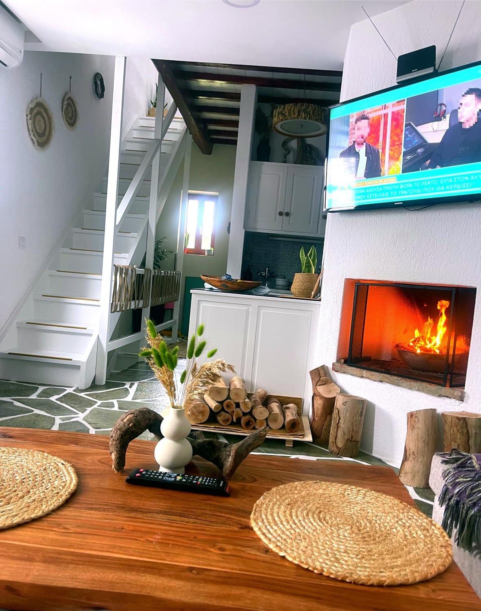 TV and multimedia, Living room, Decorative detail, fireplace, kitchen