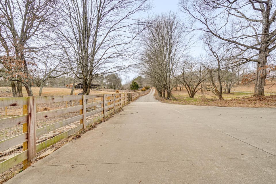 Knoxville Farmhouse Retreat! Easy Access to Town Apartment in Farragut