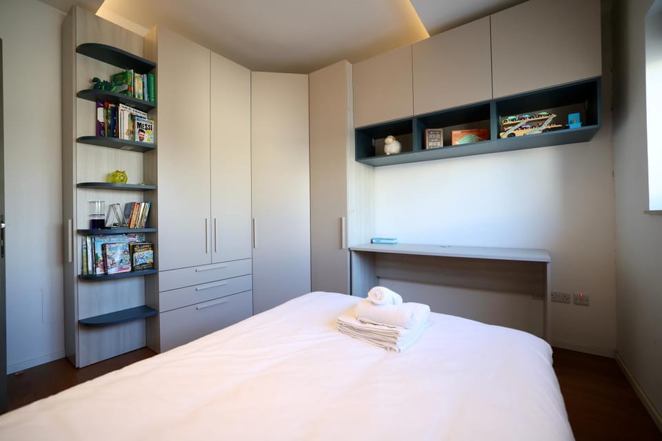 Bed, Photo of the whole room, Bedroom, towels, wardrobe