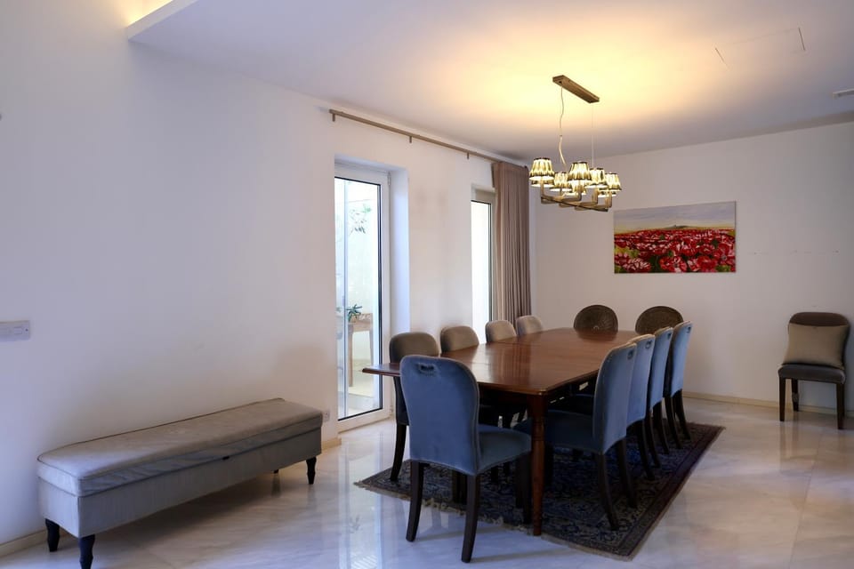 Seating area, Dining area