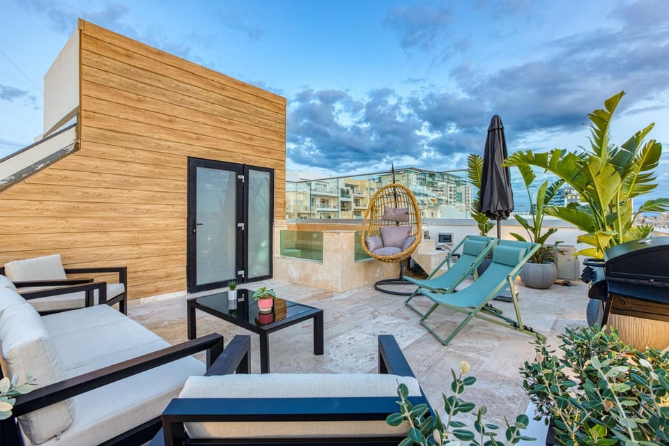 Property building, View (from property/room), Balcony/Terrace, Seating area