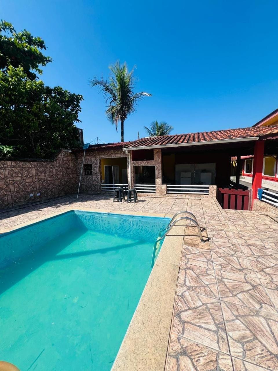 Quarto 2 pessoas em pousada com piscina e lazer Apartment in Itanhaém