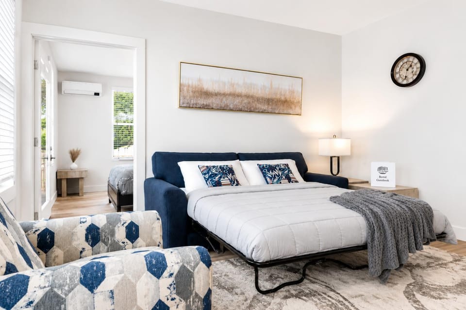 Bed, Living room
