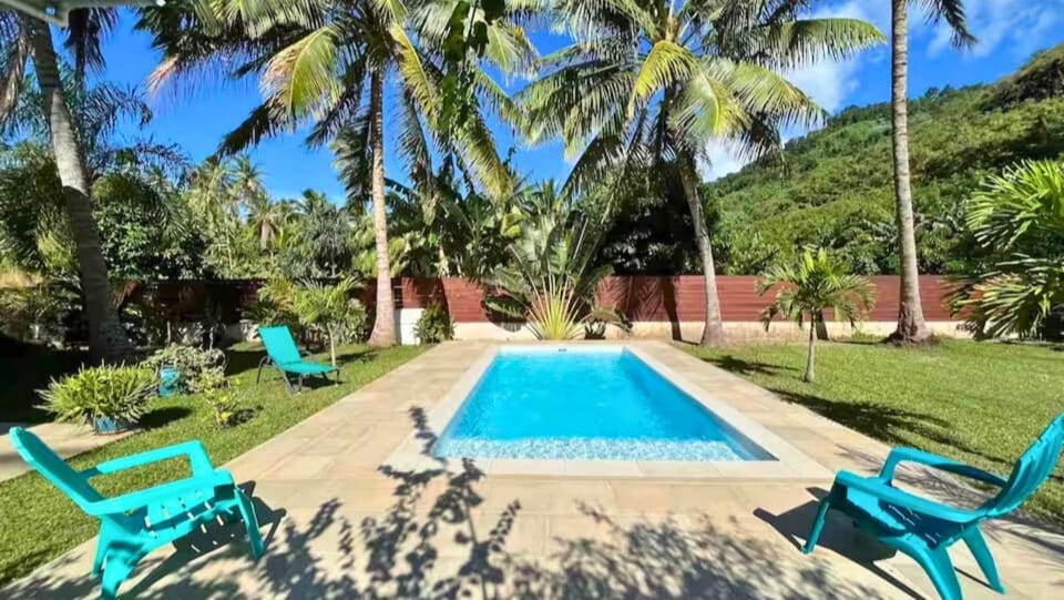 Swimming pool, sunbed