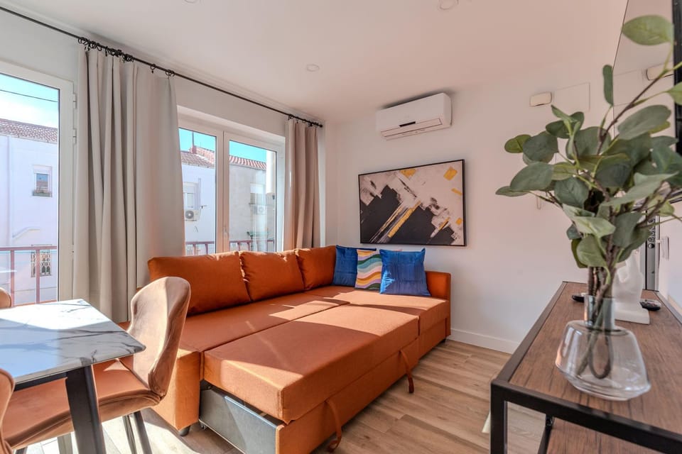 Living room, Seating area, Dining area, air conditioner
