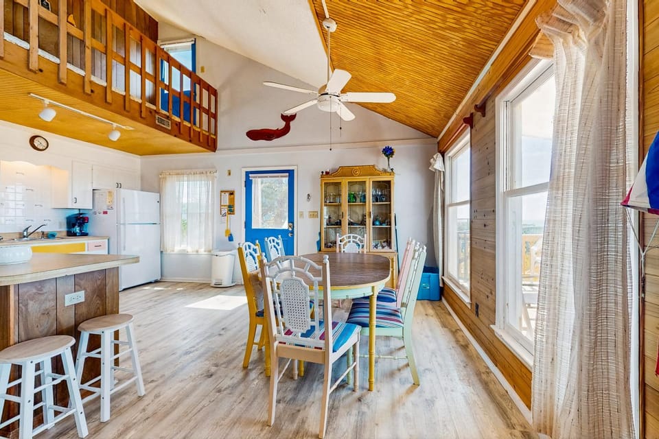 HB194 Tale of the Whale House in Holden Beach